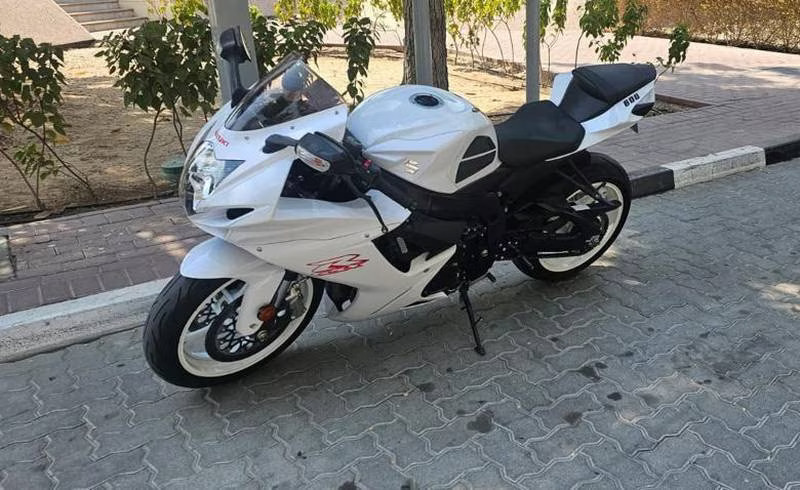 Reckless motorcyclist arrested and fined for dangerous stunts in Dubai