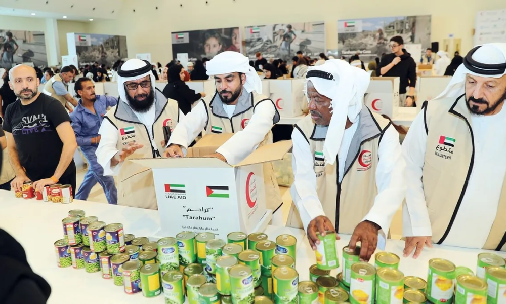 Volunteers began arriving at 8 a.m. at Qalaat Alremaal Hall on the Dubai-Al Ain Road, where they joined forces to assist to Gaza aid operations.
