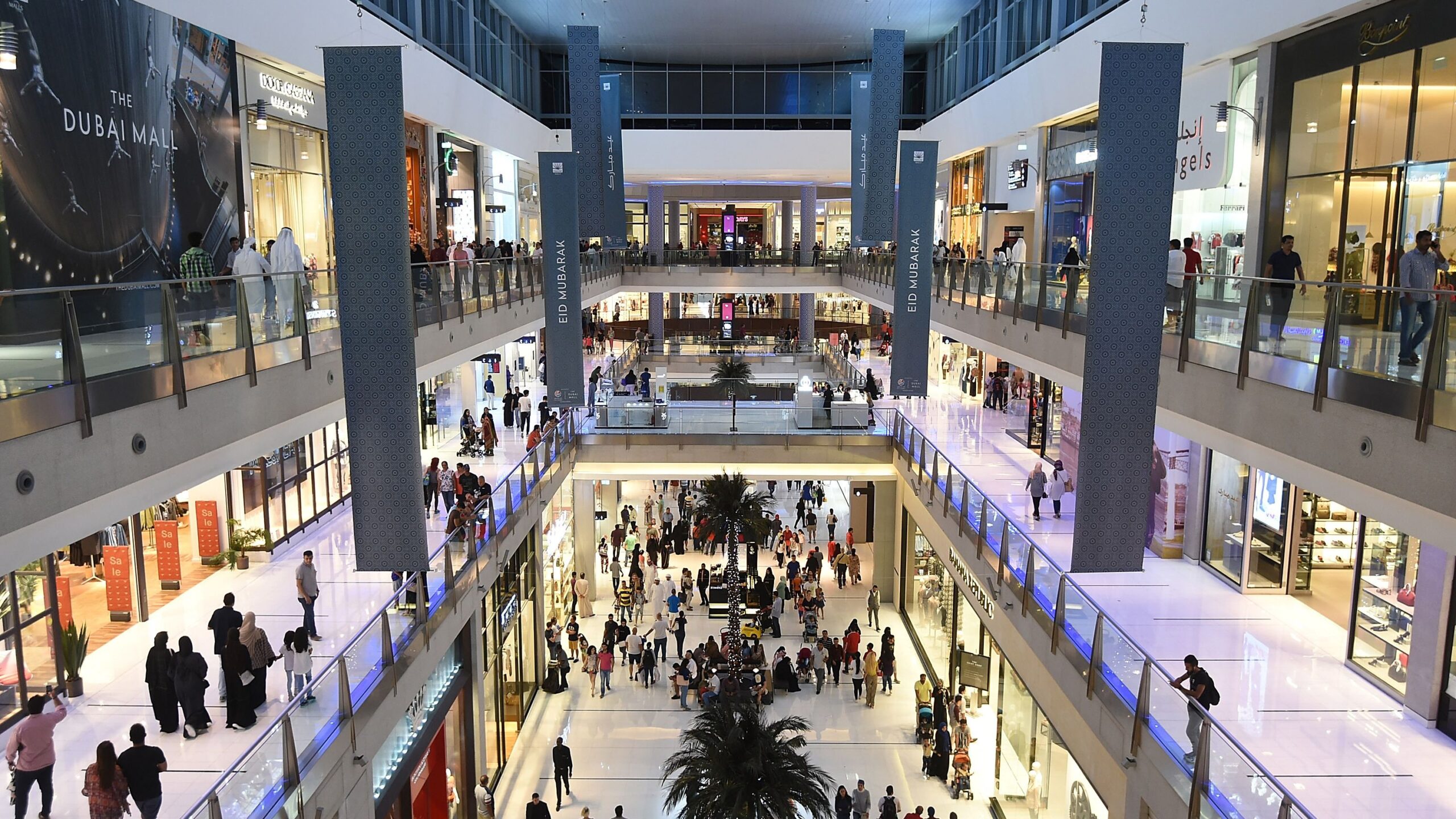 Customers at Dubai shopping malls can win cash awards in yearly DSF promotions.