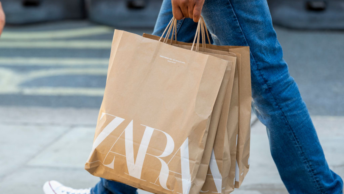 Zara removed an advertisement campaign featuring mannequins with missing limbs and monuments covered in white from its website and app.