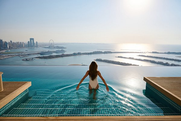Global hospitality sector professionals predict that Dubai will surpass 200,000 hotel rooms by the end of the decade.