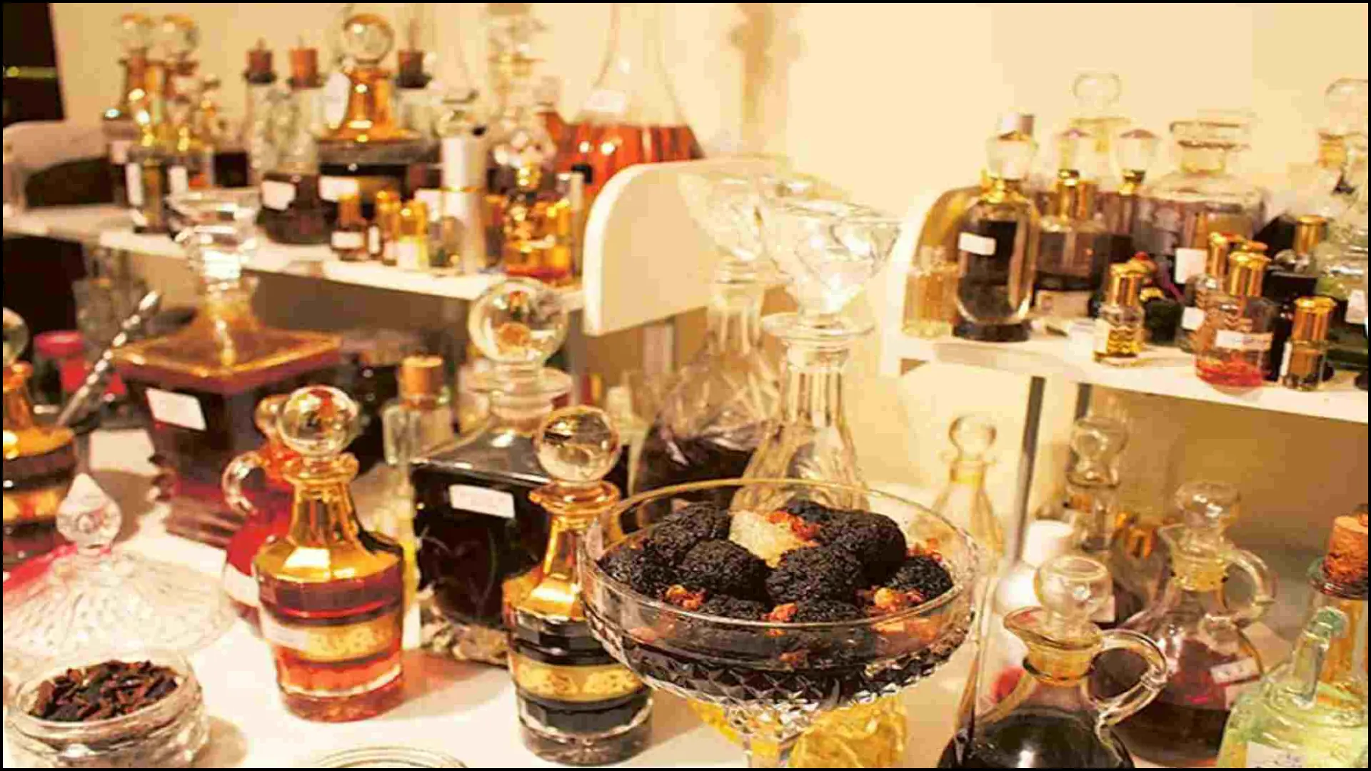 Fragrance of the Desert: The Top 5 Traditional Emirati Perfumes